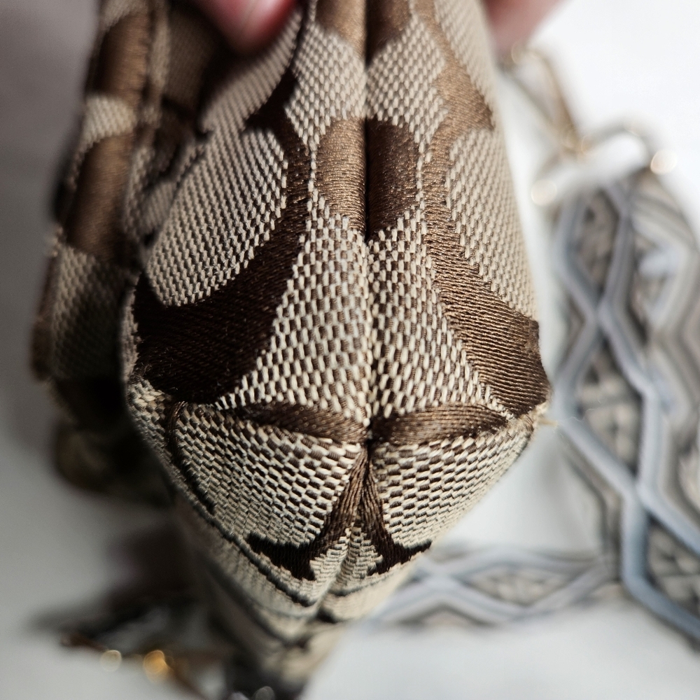 Reposhed Coach Tan and Brown Signature Swingpack Crossbody Bag - Picture 5 of 12